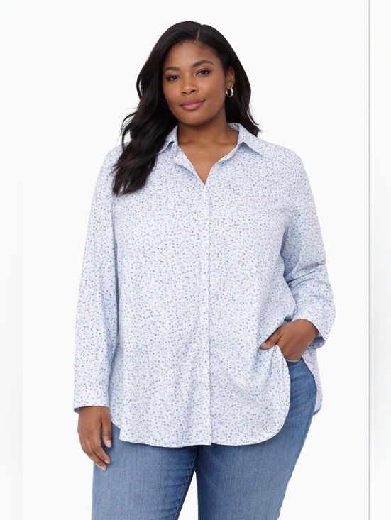 Avenue Tops - Avenue Light Blue Patterned Button-Down Shirt Size 22/24